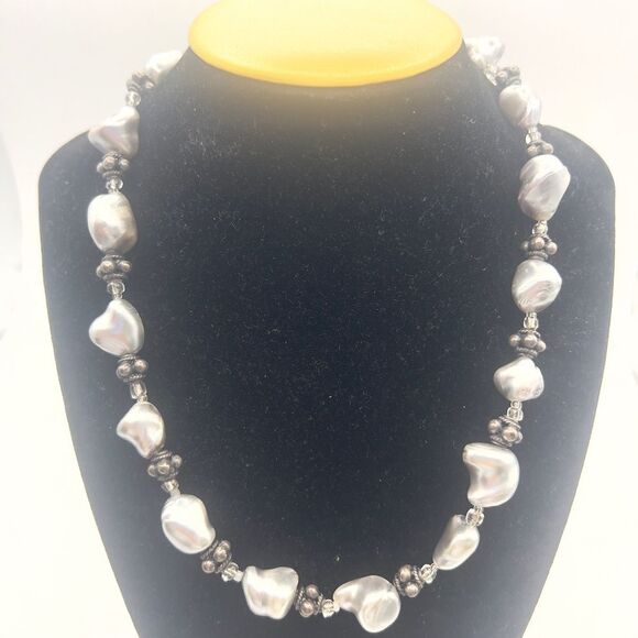 Gray Baroque pearl necklace - Picture 2 of 8